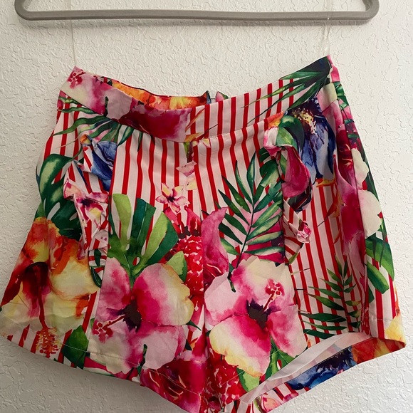 Tropical top and shorts set - Picture 2 of 4